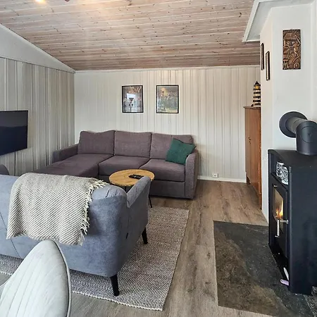 3 Bedroom Amazing In Semesterbostad *